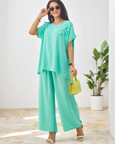 Royalfashion Naiste komplekt lühikeste varrukatega, dekoratiivse lille ja laiete püksidega