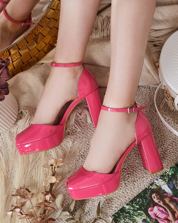 Royalfashion Naiste Lefeyoa lakitud postisandaalid