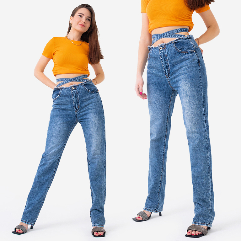 Blue boyfriend jeans with decorative belt for women - Clothing