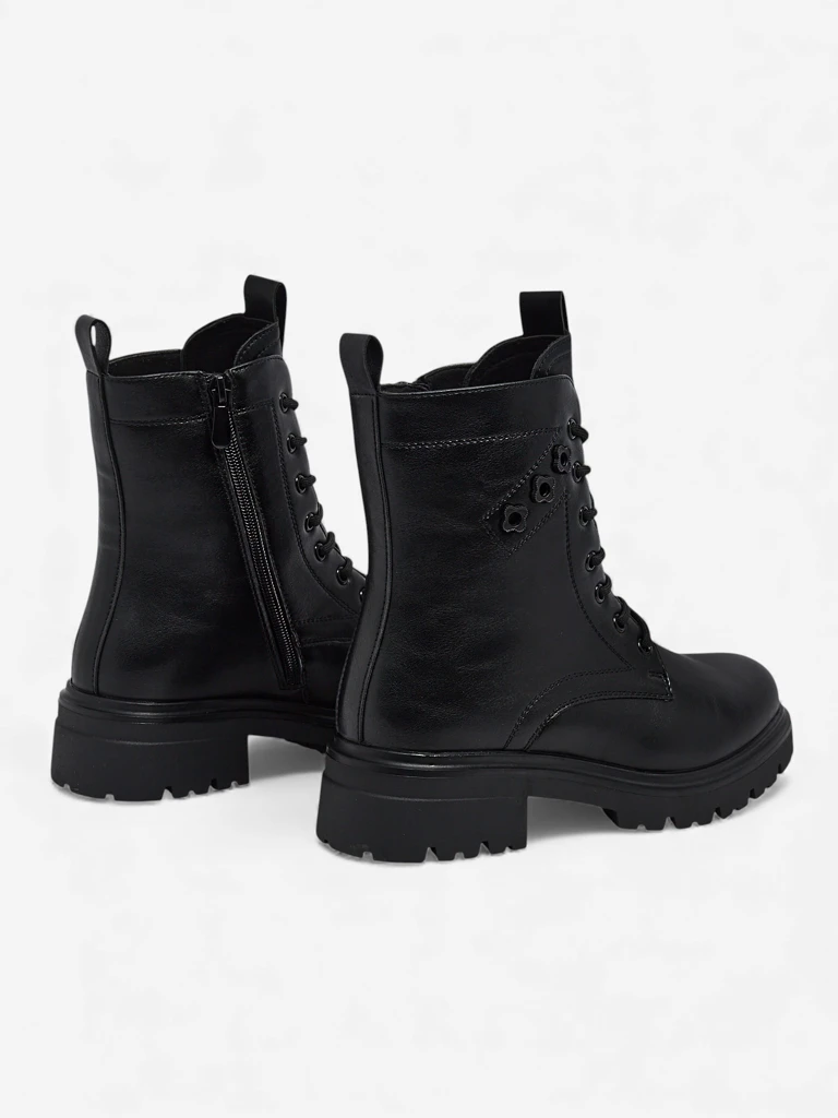 Eko-nahast paeltega naiste poolsaapad Nometa