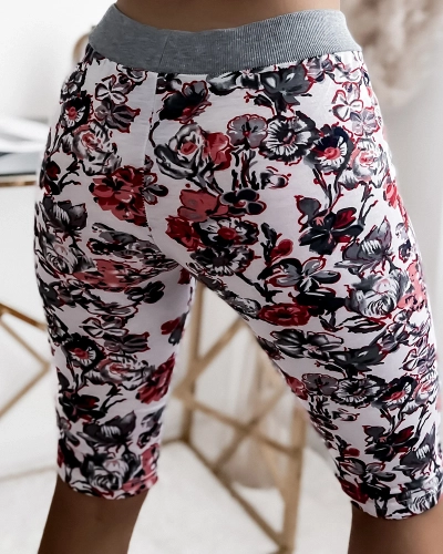 Royalfashion Women's patterned 3/4 shorts in gray-red PLUS SIZE