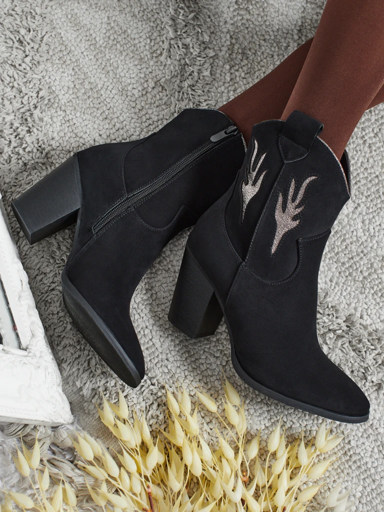 Kontsaga naiste kauboisaapad dekoratiivsete detailidega Cendria