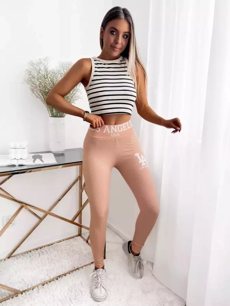 Светло-розовые леггинсы в рубчик с надписью