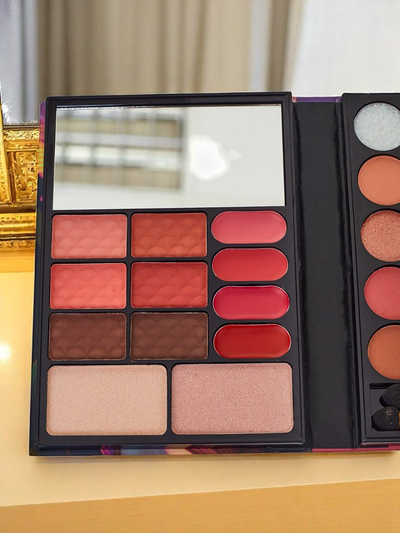 ANYLADY Compact makeup palette – eyeshadows, contour, lips 33 shades