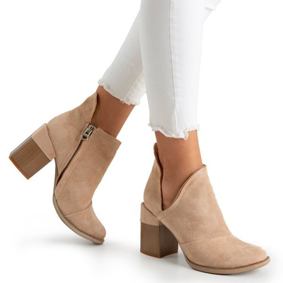 Beige women's boots on a post with cutouts Cintura - Footwear