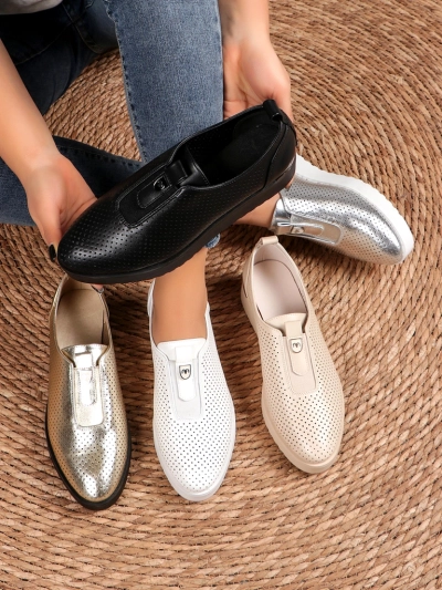 Royalfashion Slip-on women's perforated shoes Goffies