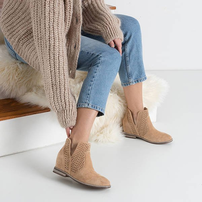 Brown boots on a hidden anchor a'la cowgirls Besiks- Footwear