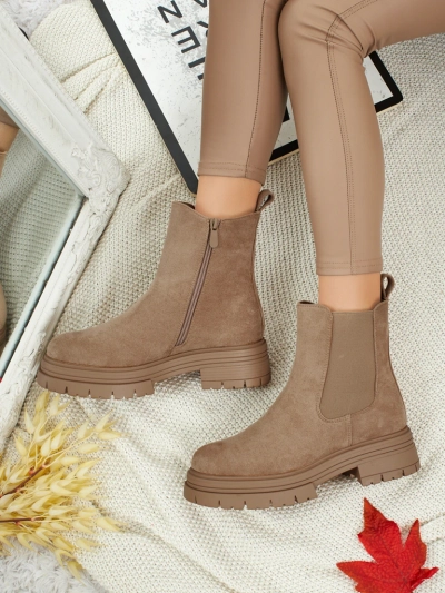 Women's Chelsea-style ankle boots made of eco-suede Lunvor