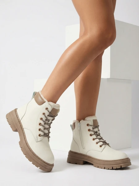 Royalfashion White women's insulated trapper boots Radoras
