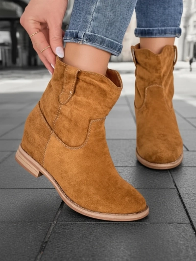 Brown ankle boots a'la cowboy boots on an indoor wedge Jelluma - Footwear