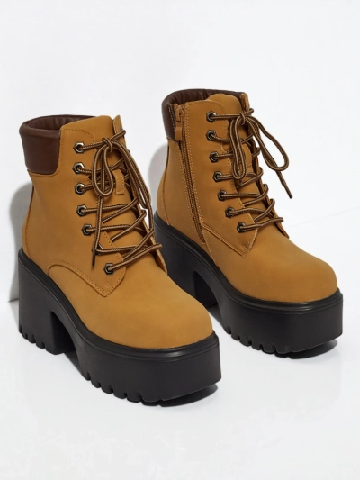 Naiste öko-seemisnahast poolsaapad Tavlissa, platvormi ja paksu kontsaga.