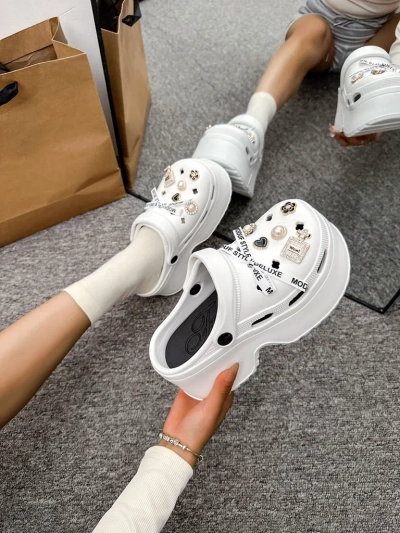 Резиновые шлепанцы Royalfashion для женщин с украшениями Dellos