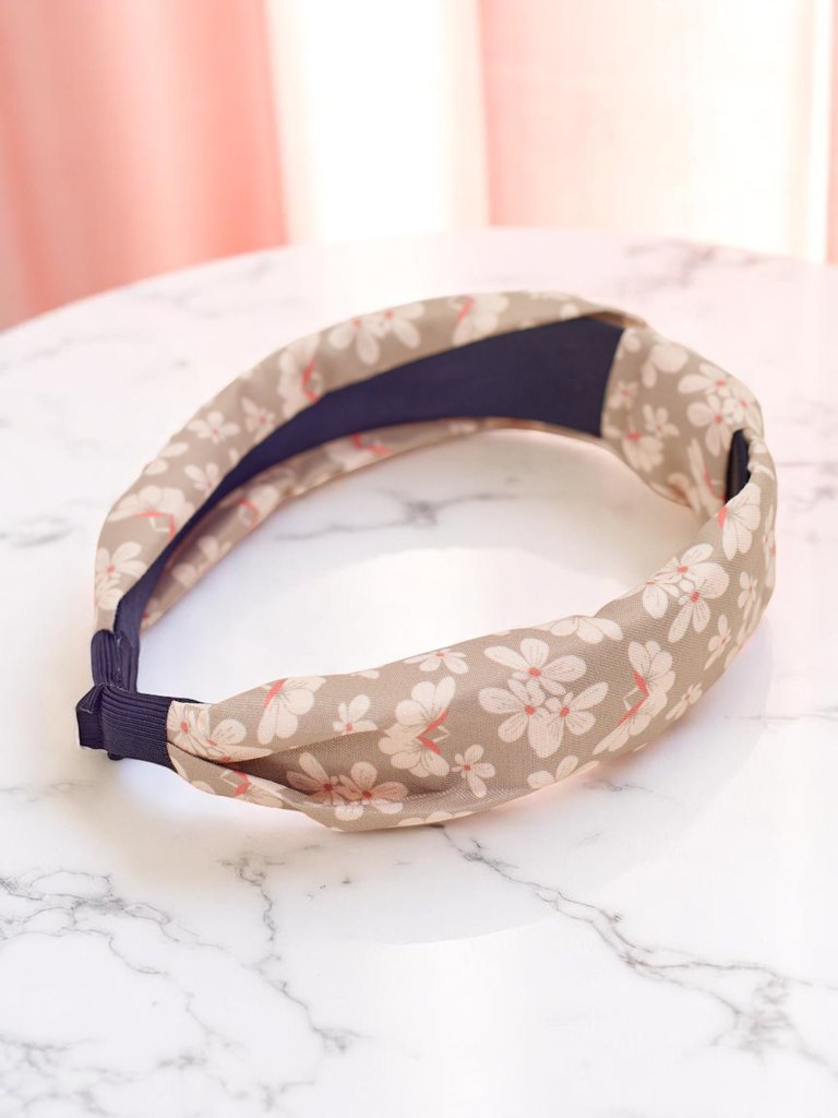 Royalfashion Hairband with braided floral pattern Florinda