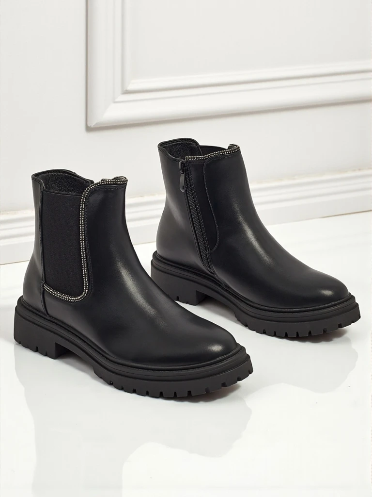 Tsirkoonidega ökonahast poolsaapad Novira