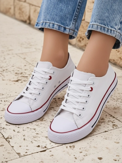 Aurelia Bianca – Classic white women's sneakers on a flat sole