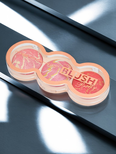 Palette of 3 shades of illuminating blush for cheeks color