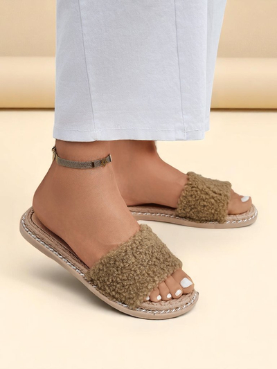 Royalfashion Naiste karusnahksete detailidega plätud Cozy Step