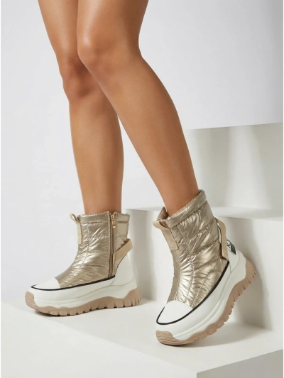 Naiste a'la lumesaapad Livvo