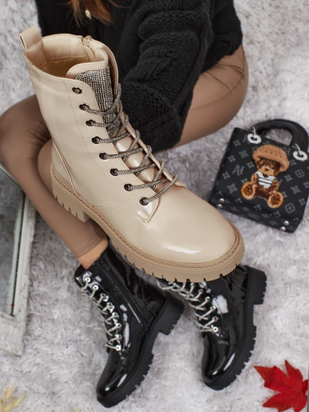 Лакированные женские ботинки на шнуровке Fjorra