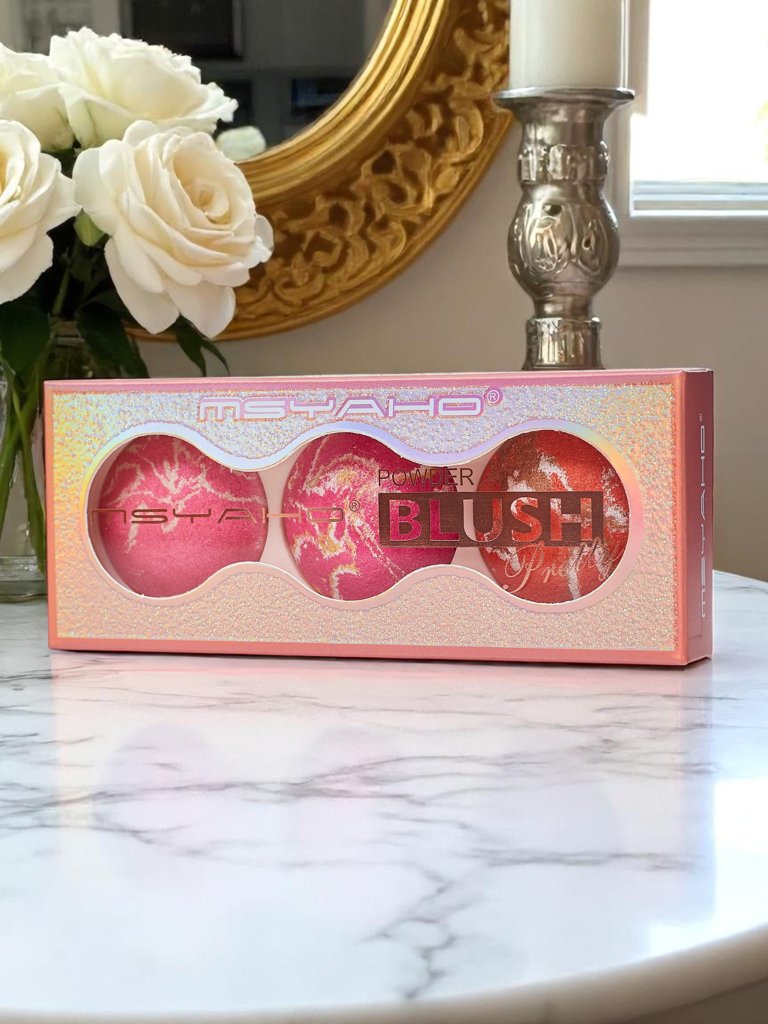 Palette of 3 shades of illuminating blush for cheeks color