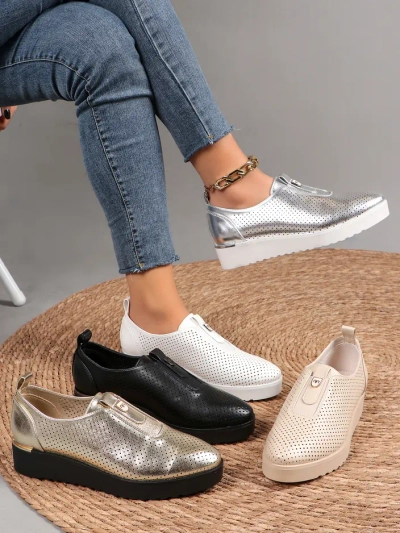 Кожаные перфорированные туфли для женщин Royalfashion Goffies