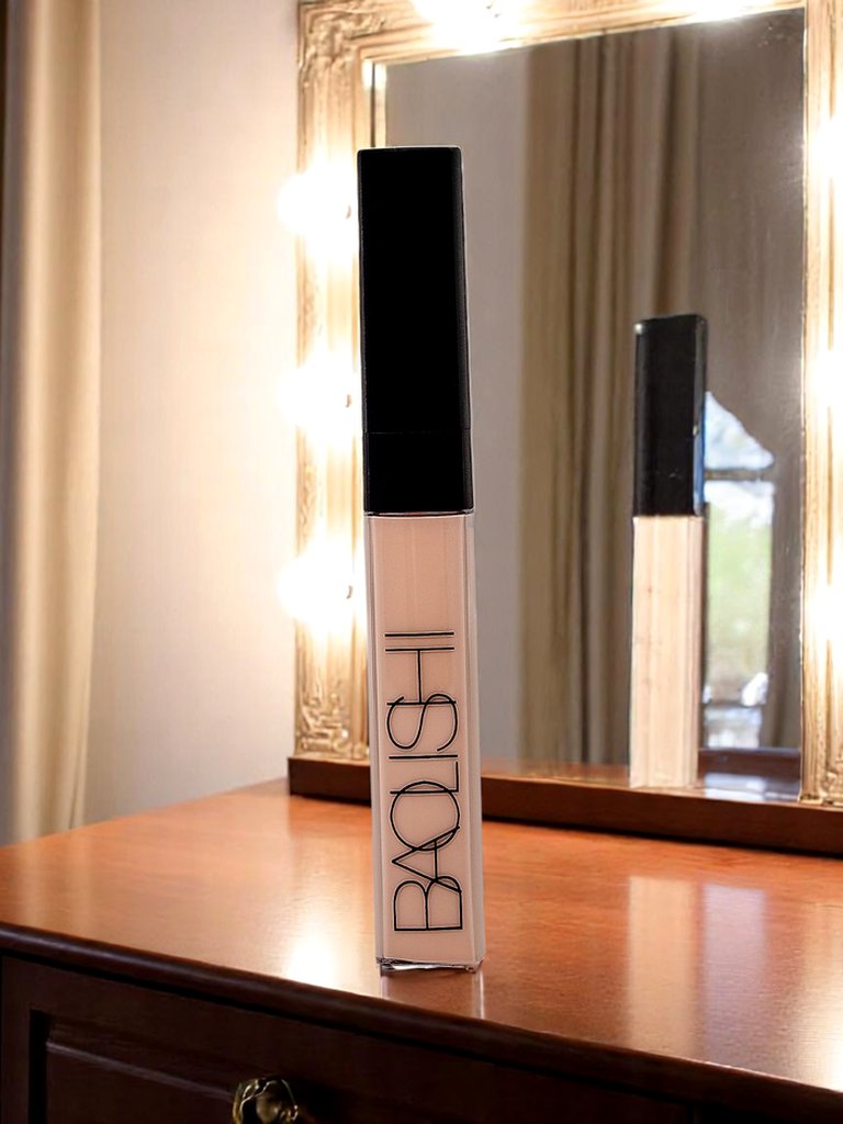 Face concealer in the shade Fair