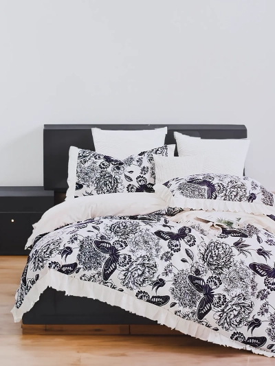 Royalfashion Stipulated bedding with frill 160x200 set of 3 PIECES