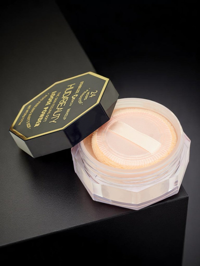 Loose face powder with a natural finish effect