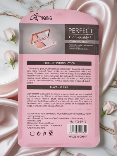 Compact makeup brush set