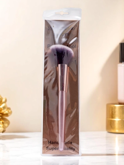 Contour makeup brush