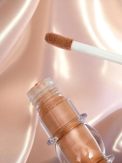 Liquid face highlighter with brush Sunset Kiss