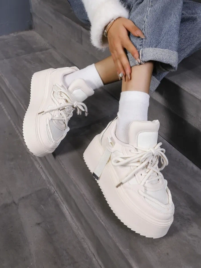 Royalfashion Sportjalatsid naistele platvormil Aeroll