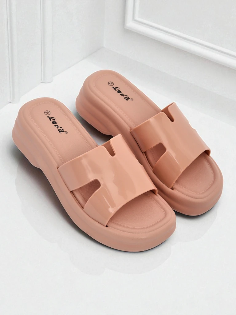 Royalfashion Женские шлепанцы на толстой подошве Nova Gloss