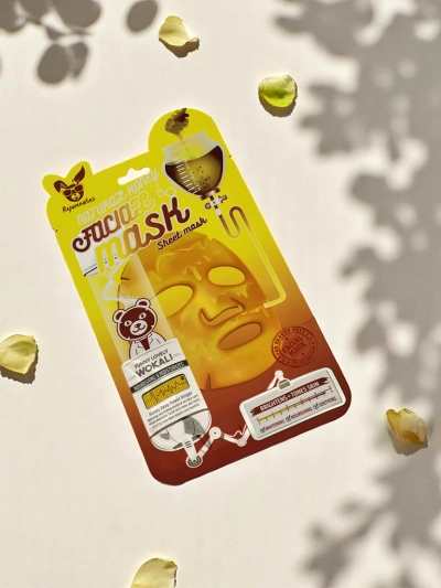 Näo mask, mis sisaldab aktiveeritud sütt, puhastab sügavalt, pinguldab ja kitsendab poorid