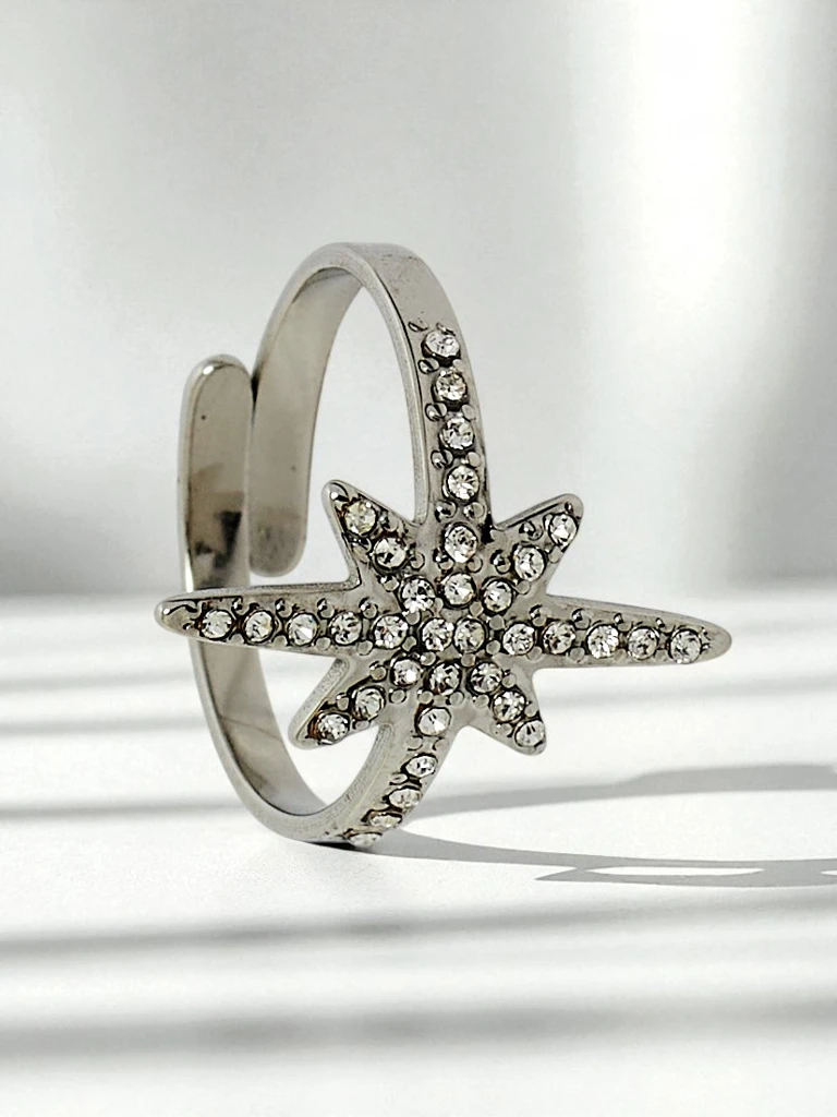 Dolce Vita käevõru dekoratiivsete amulettidega