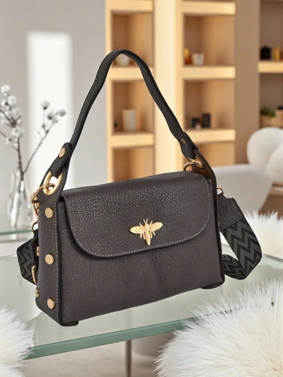 Женская сумка Hera Nero из экокожи с декоративной пчелой – серая