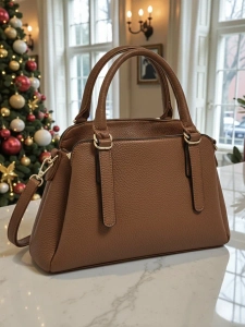 светло-коричневый