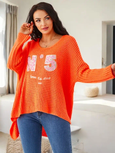 Royalfashion Akrüülnaiste kootud sviiter, millel on kirjad