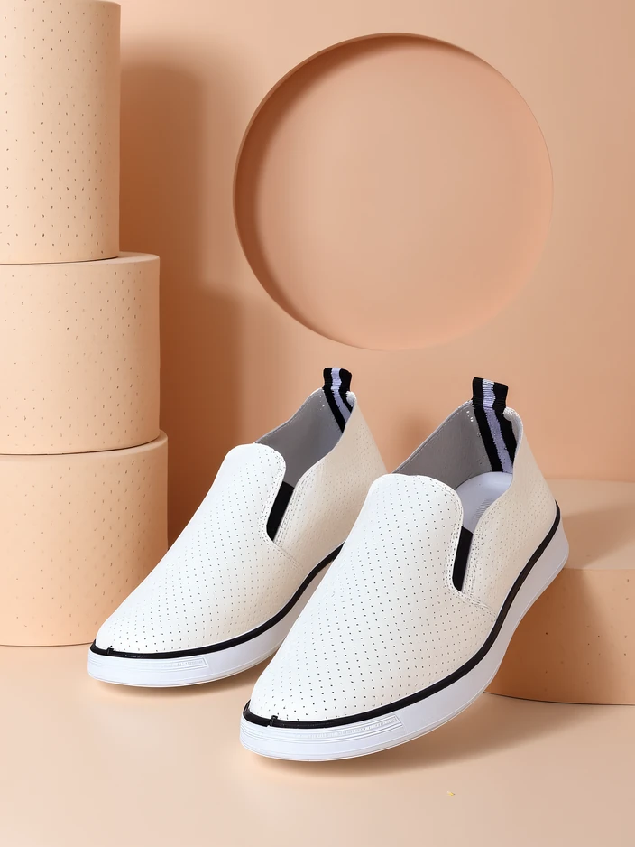 Королевская мода Женские перфорированные кроссовки Musio