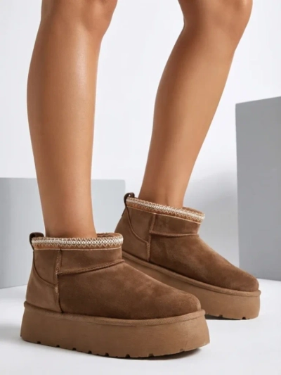 Royalfashion Naiste lühikesed saapad a'la lumesaapad Xoalla