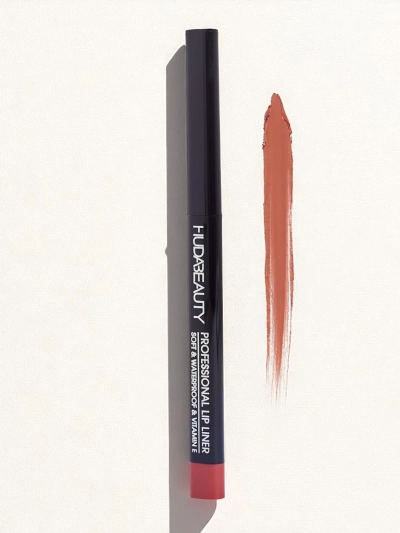 Lip crayon in the color Soft Red