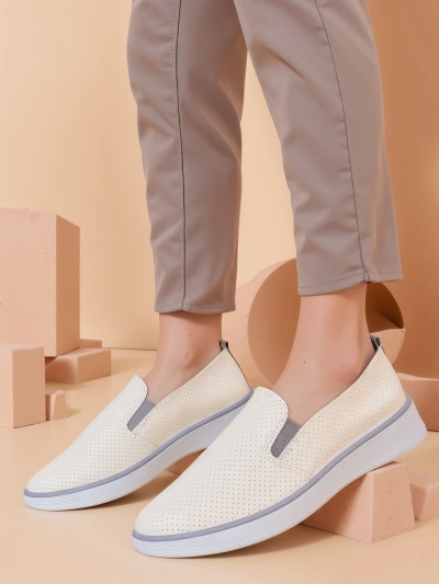 Royalfashion Naiste perforatsiooniga spordijalatsid Musio