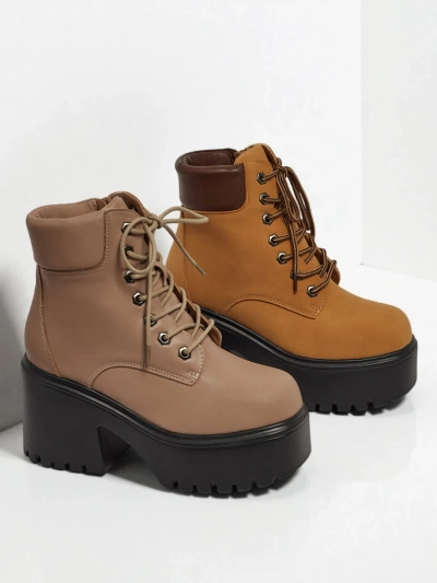 Naiste öko-seemisnahast platvormi ja paksu kontsaga poolsaapad Tavlissa