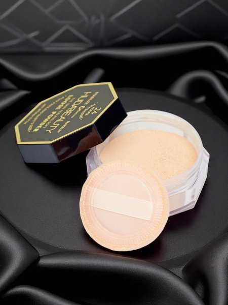 Loose face powder with a natural finish effect