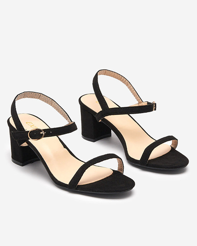 Mustad sandaalid postil, Usopi - Jalatsid