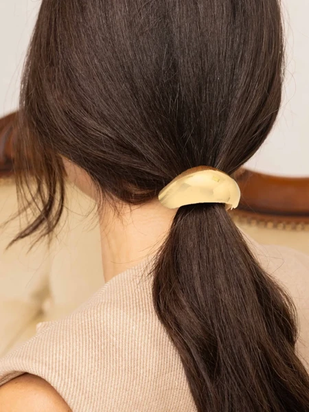 Royalfashion Juuksekumm poolkuu kujuga ornamendiga Halfmoon Twist