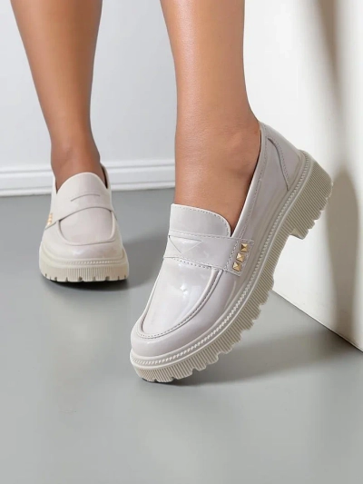 Royalfashion Naiste patendi loafers Dunes