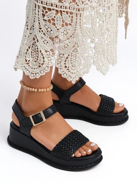 Royalfashion Naiste kiilkontsaga sandaalid punutud rihmaga Fiolle