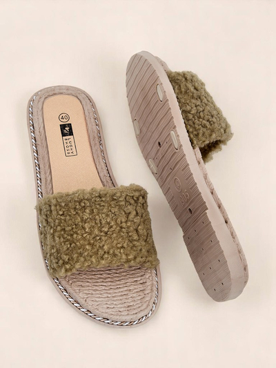 Royalfashion Naiste karusnahksete detailidega plätud Cozy Step