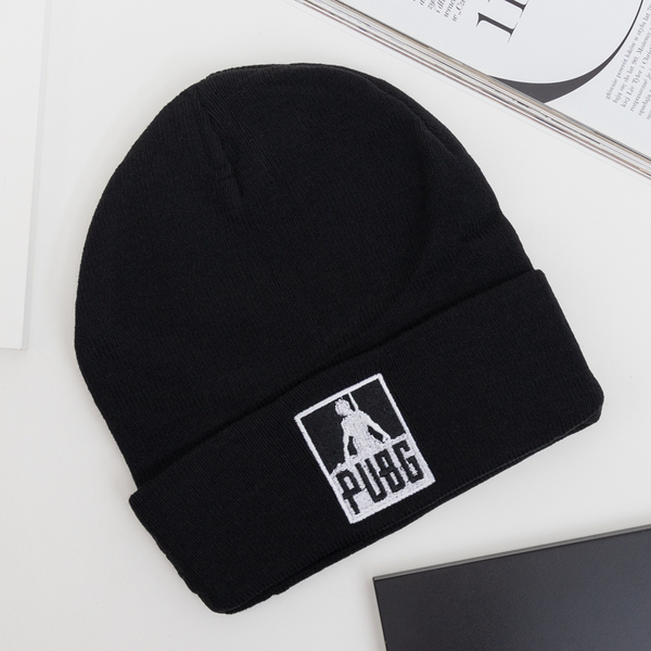 Black beanie with a patch - Accessories